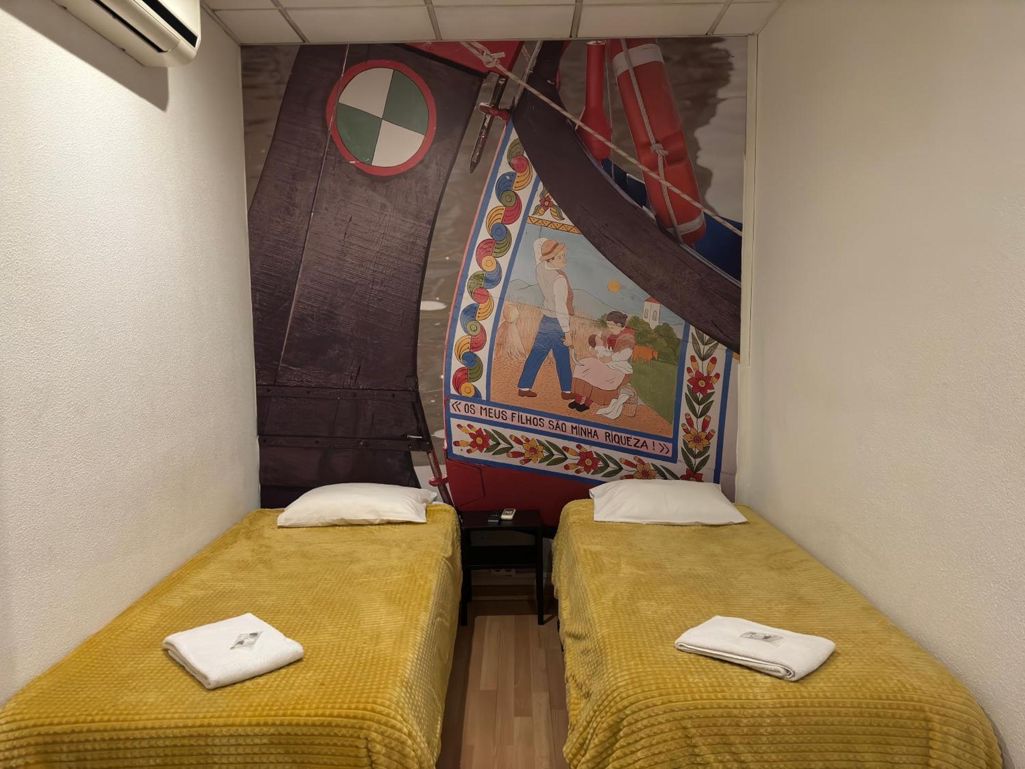Peters Guesthouse Авейру Екстер'єр фото