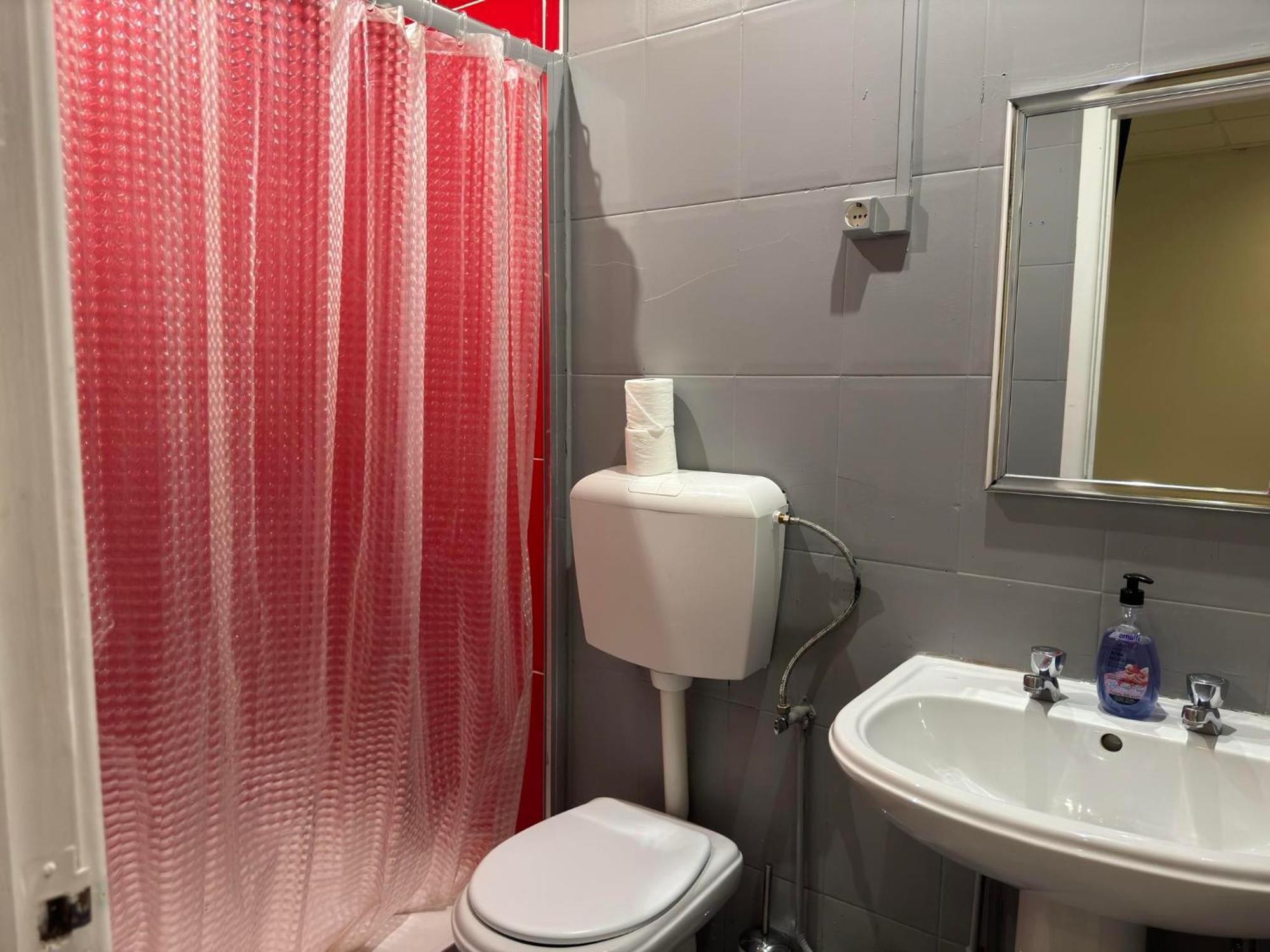Peters Guesthouse Авейру Екстер'єр фото