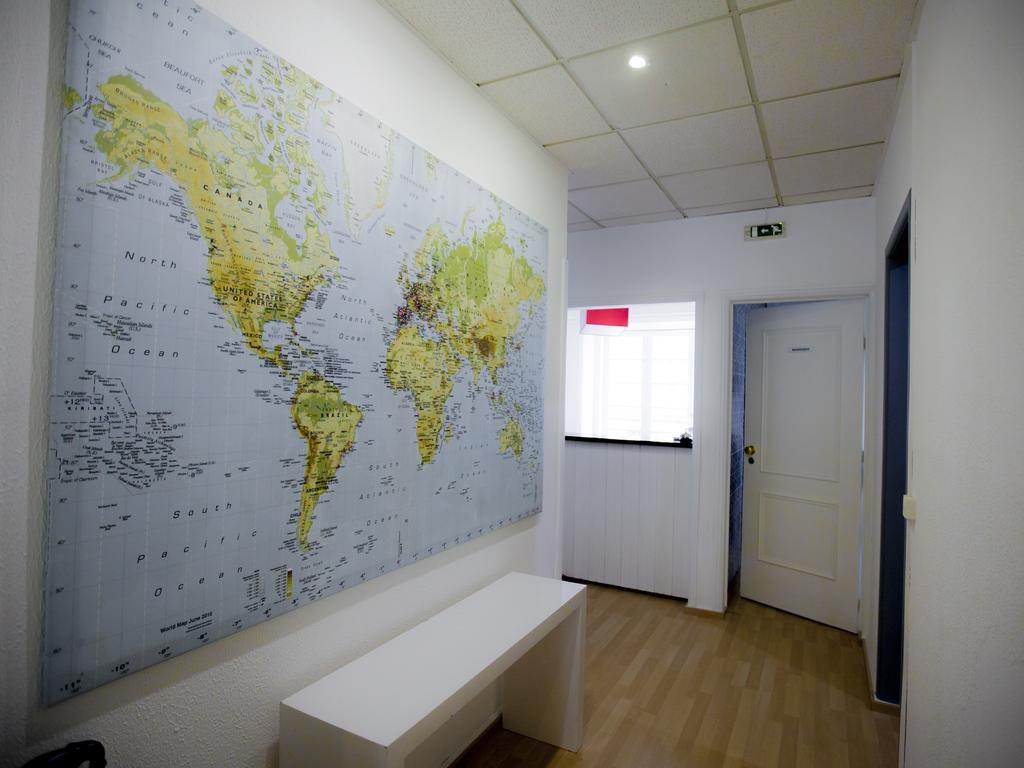 Peters Guesthouse Авейру Екстер'єр фото