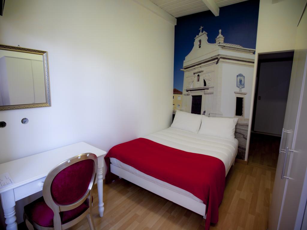 Peters Guesthouse Авейру Екстер'єр фото