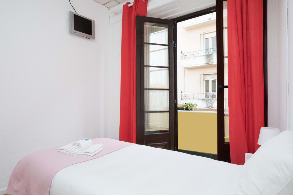 Peters Guesthouse Авейру Екстер'єр фото