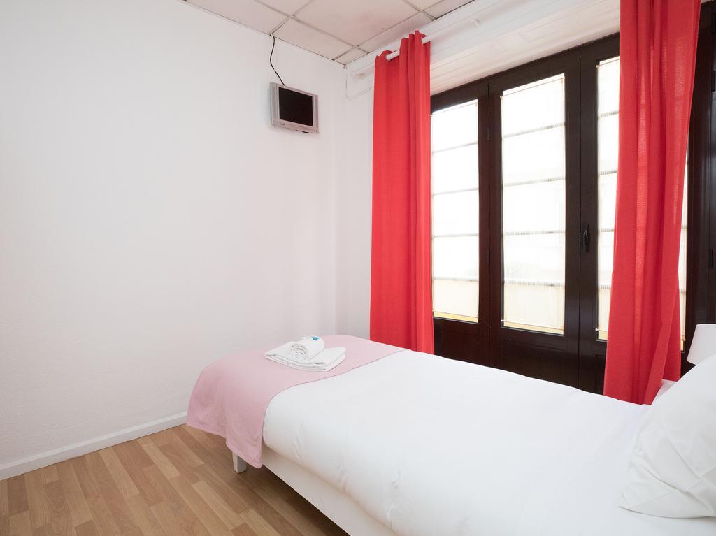 Peters Guesthouse Авейру Екстер'єр фото