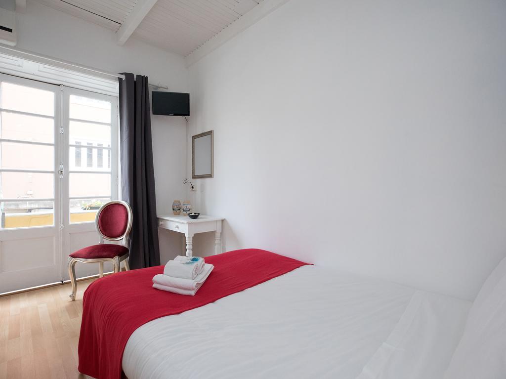 Peters Guesthouse Авейру Екстер'єр фото