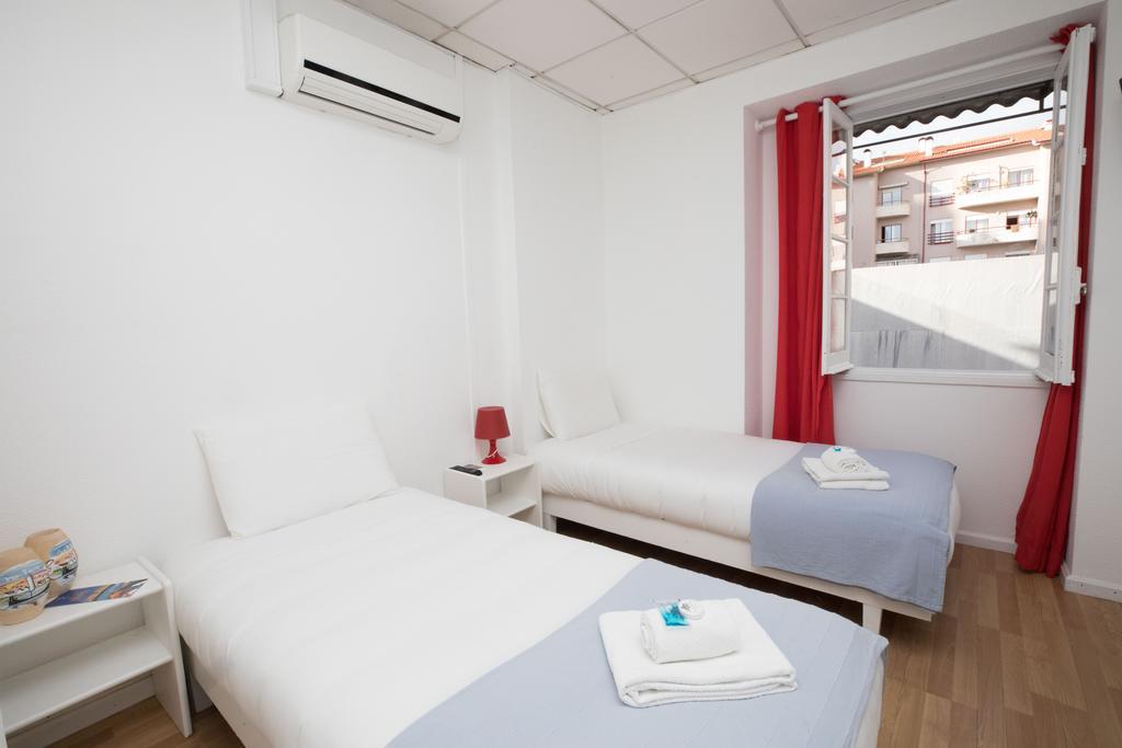 Peters Guesthouse Авейру Екстер'єр фото