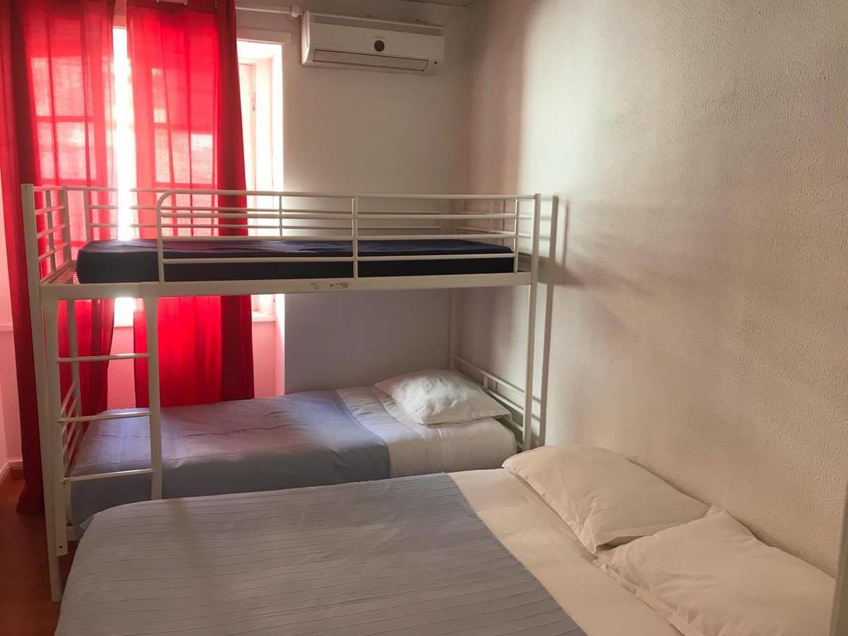 Peters Guesthouse Авейру Екстер'єр фото
